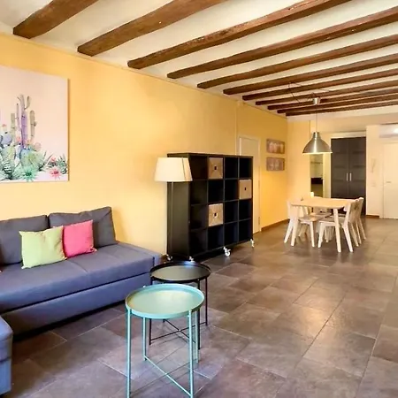 Yellow Apartament In The Center Apartment